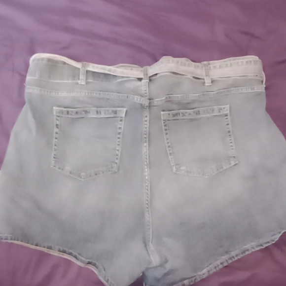 Torrid Plus size Jean shorts with belt - Picture 3 of 3